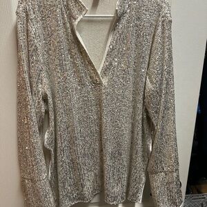 Vince Camuto women's silver  Sequin Long Sleeve Top size M/ NWOT B112